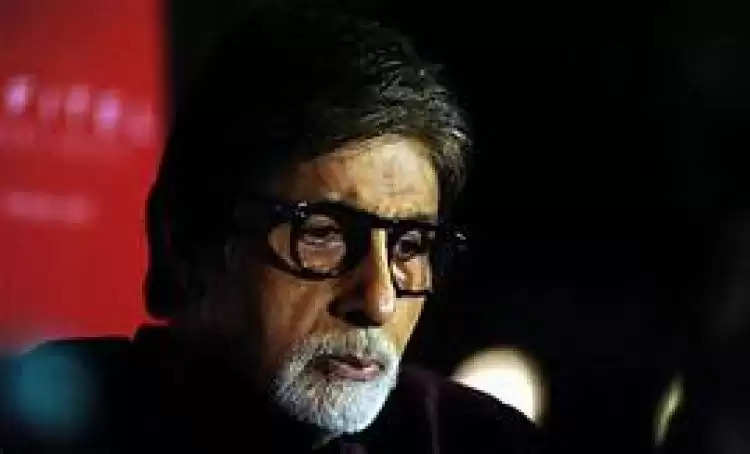 अमिताभ बच्चन ने करवाई है मोतियाबिंद की सर्जरी, रिपोर्ट का दावा