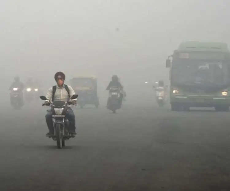 दिल्ली पर प्रदूषण की मार बरकरार, वायु स्वच्छ बनाना हम सबकी जिम्मेदारी