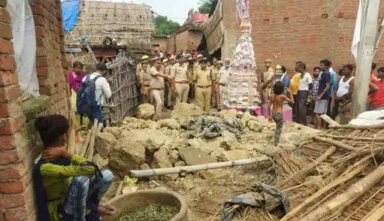 लखीमपुर खीरी में भरभराकर गिरी कच्ची दीवार, मलबे में दबने से दो बच्चों की मौत