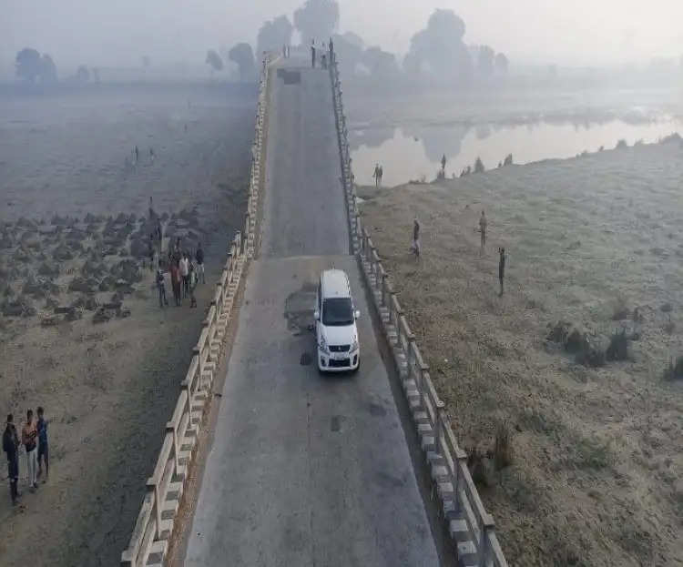 शाहजहांपुर में कालाघाट पूल टूटा, दिल्ली-लखनऊ मार्ग पर यातायात हुए बाधित