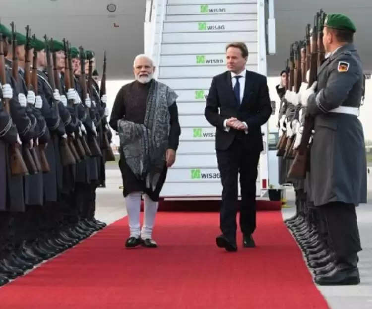 PM Modi's Europe Visit: बर्लिन में पीएम मोदी का भारतीय समुदाय के लोगों ने किया जोरदार स्वागत