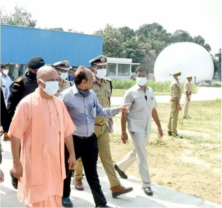 मुख्यमंत्री ने जनपद वाराणसी स्थित विशाल गौशाला में बायोगैस प्लाण्ट का निरीक्षण किया