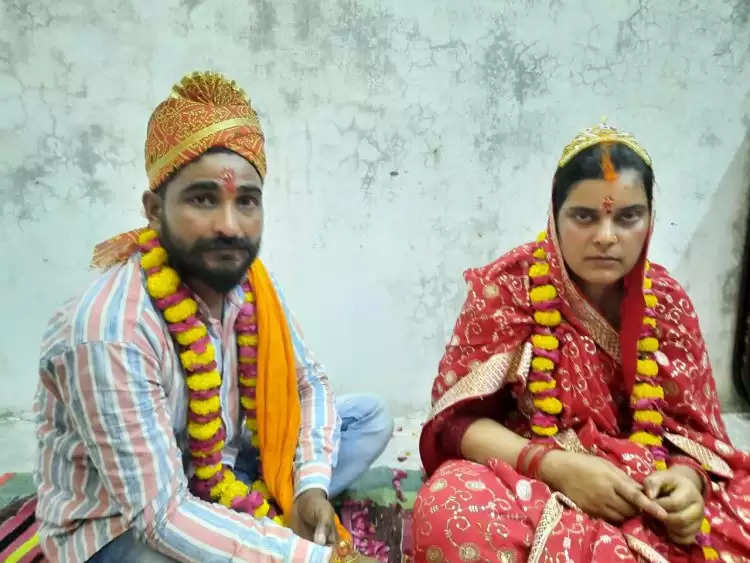 Bareilly News: बरेली में तीन तलाक पीड़िता रुबीना ने दिया हिंदू बन रचाई शादी, लिए सात फेरे