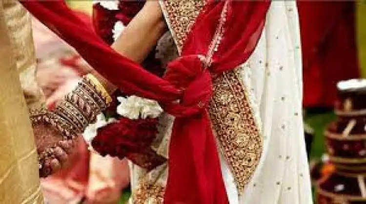 शादी में मारपीट के बाद 'जनाती' बनी पुलिस ,थाने से हुई दुल्हन की विदाई