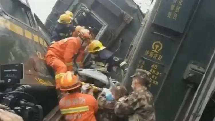 चीन में 300 किलोमीटर प्रति घंटे की रफ्तार से दौड़ रही बुलेट ट्रेन हुई डिरेल, चालक की मौत