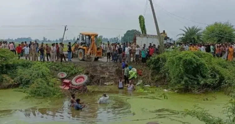 Lucknow: इटौंजा में मुंडन कराने जा रहे 50 लोग ट्राली सहित तालाब में डूबे, चार की मौत