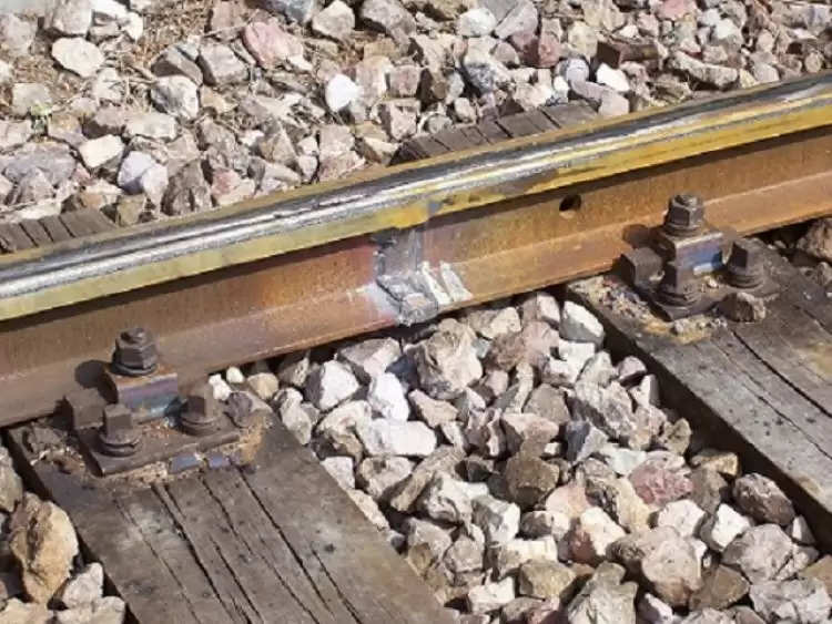 हरियाणा: रेलवे लाइन पर अब इस तरह से इकट्ठा होगा रोड़ा-पत्‍थर, रेलवे ट्रैकमैनों काे मिलेगी राहत