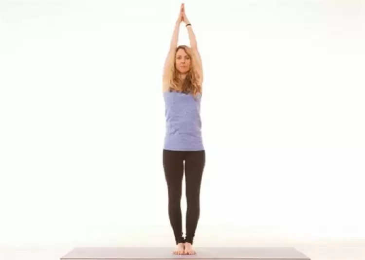 योगा: ताड़ासन रीढ़ की हड्डी को स्वस्थ रखने में करता है मदद