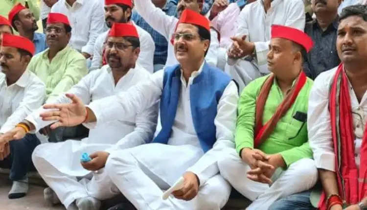 इस्तीफा दे चुके SP विधायक राकेश प्रताप सिंह का दावा BJP के इतने विधायक सपा में जाने को तैयार