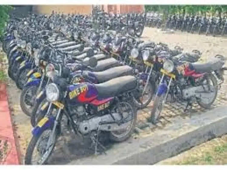 बाइक बोट घोटाले में पुलिस ने बरामद की 152 बाइक , जानिए क्या था 3500 करोड़ रुपये का घोटाला