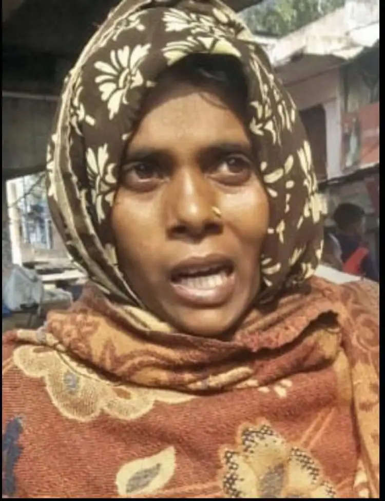दबंगों ने विधवा के घर पर लगाई आग , न्यायालय में वाद दायर करने पर लगातार दे रहे हैं धमकी