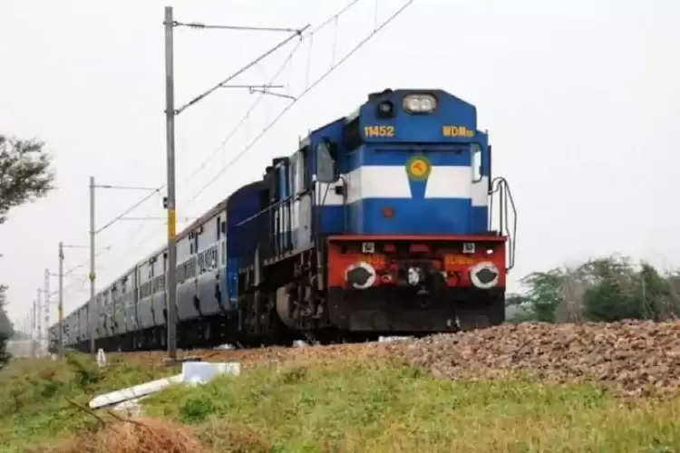 देश में पर्यटन को बढ़ावा देने के लिए 190 से अधिक भारत गौरव ट्रेन चलाएगा रेलवे