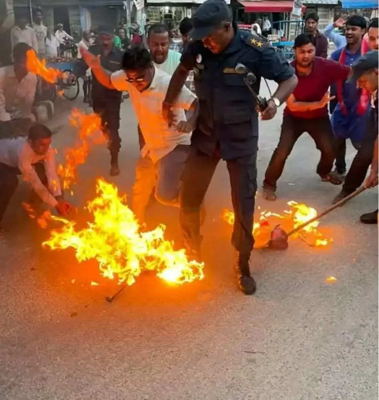 नेपाल के कई जगहो पर नेपाल के राष्ट्रपति का पुतला फुक कर बिरोध प्रदर्शन, कई जगहो पर पुलिस से झडप
