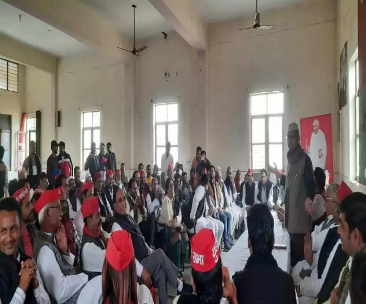 सपा-रालोद नेताओं की हुई संयुक्त बैठक, सात दिसंबर की रैली को लेकर बांटी गई जिम्मेदारी