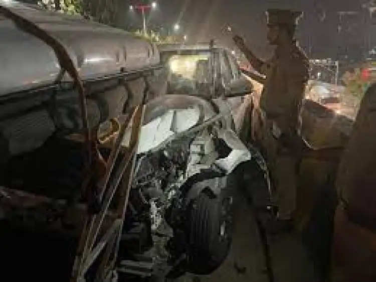 सुल्तानपुर में तेज रफ्तार ट्रेलर ने ई-रिक्शा को मारी टक्कर, 6 लोगों की मौत