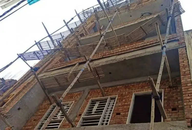 निर्माणाधीन बिल्डिंग से गिरकर दो मजदूरों की मौत