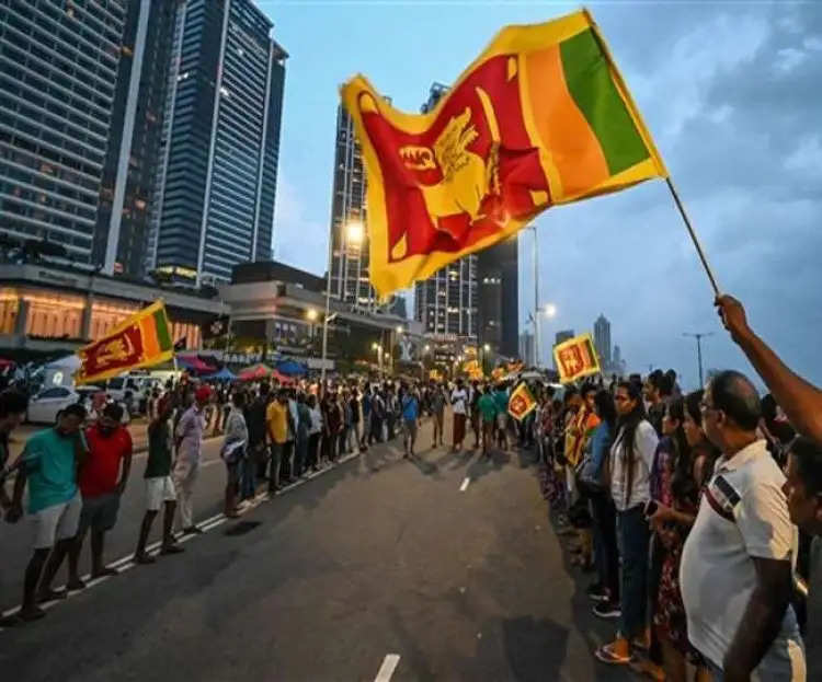 Sri Lanka Crisis: श्रीलंका पर 56 अरब डॉलर का विदेशी कर्ज, न चुकाने पर जुुलाई तक हो सकता है डिफाल्‍टर घोषित!