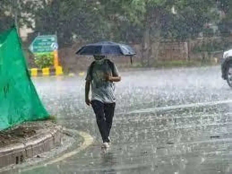दिल्लीवासियों को उमस से मिली राहत, हुई जोरदार बारिश