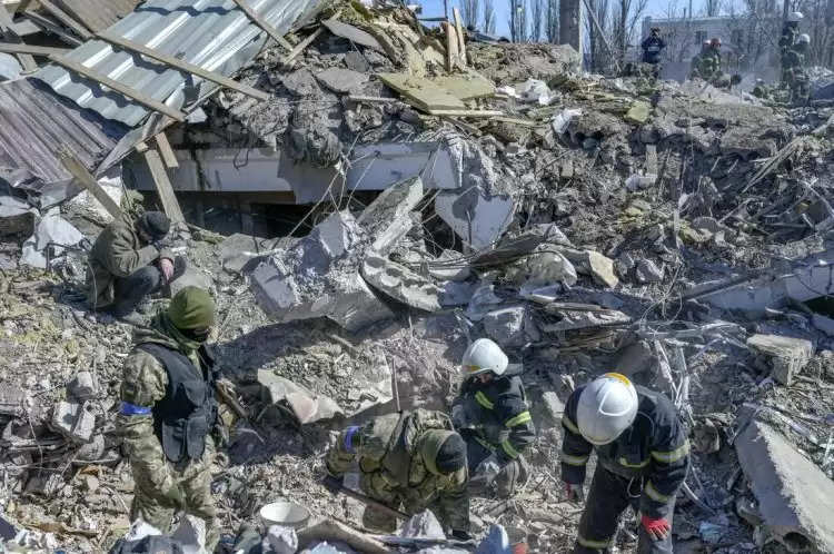 रूस ने यूक्रेन पर की बमबारी, हमले में सूमी केमिकल प्लांट से अमोनिया गैस लीक