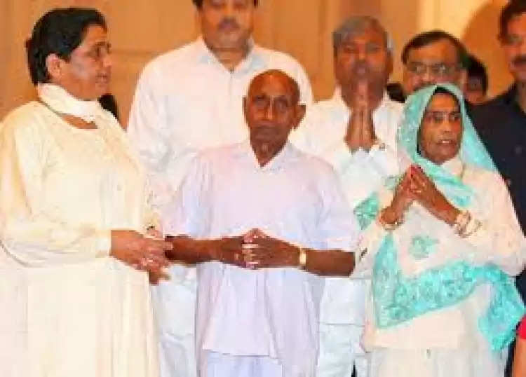 पूर्व मुख्यमंत्री सुश्री मायावती के पिता प्रभु दयाल का निधन , योगी ने दुःख जताया