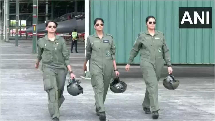 IAF: देश की रक्षा के लिए महिलाएँ भी हैं तैयार, चीन सीमा के समीप एसयू-30 लडाकू विमान उड़ा भरी हुंकार