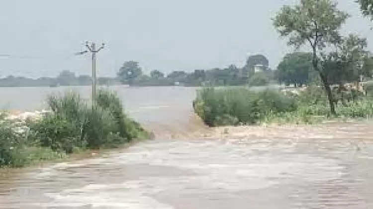बलिया में गंगा नदी उफान पर, &nbsp;डेंजर लाइन से 3 मीटर ऊपर पहुंचा बहाव
