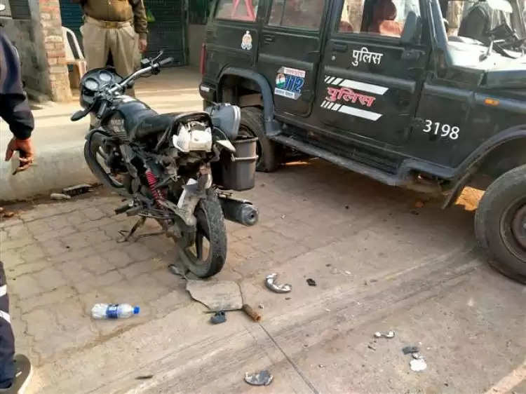 Varanasi : बाबतपुर हाइवे पर ट्रक चालक ने सिपाहियों को कुचलकर मारने का किया प्रयास