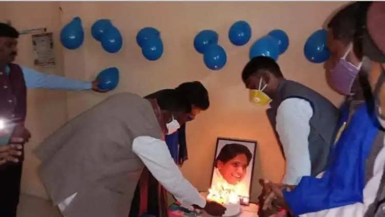 बहुजन समाज पार्टी की मुखिया व पूर्व मुख्यमंत्री बहन कुमारी मायावती का 66वा जन्मदिन बहुत ही सादगी के साथ मनाया गया