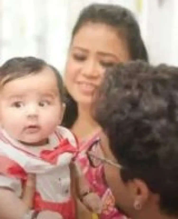 Bharti and Harsh Baby : लाफ्टर क्वीन भारती और हर्ष लिंबिचिया ने किया बेबी फेस रिवील , फैंस बोले ….
