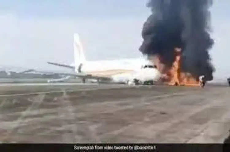 रनवे से आगे निकला तिब्बत एयरलाइंस का विमान, आग लगने पर यात्रियों में मचा हड़कंप !