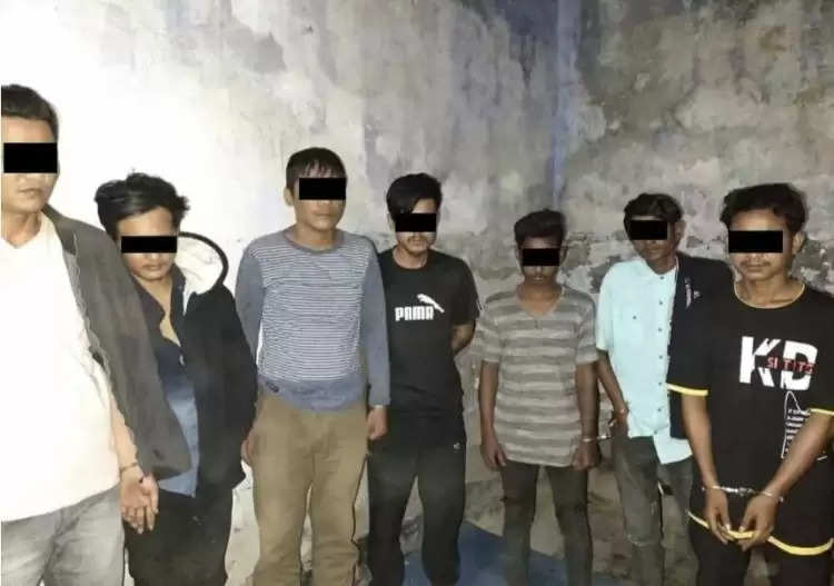 ब्राउन शुगर और नशीली दवा बेचने वाले सात नेपाली युवक गिरफ्तार