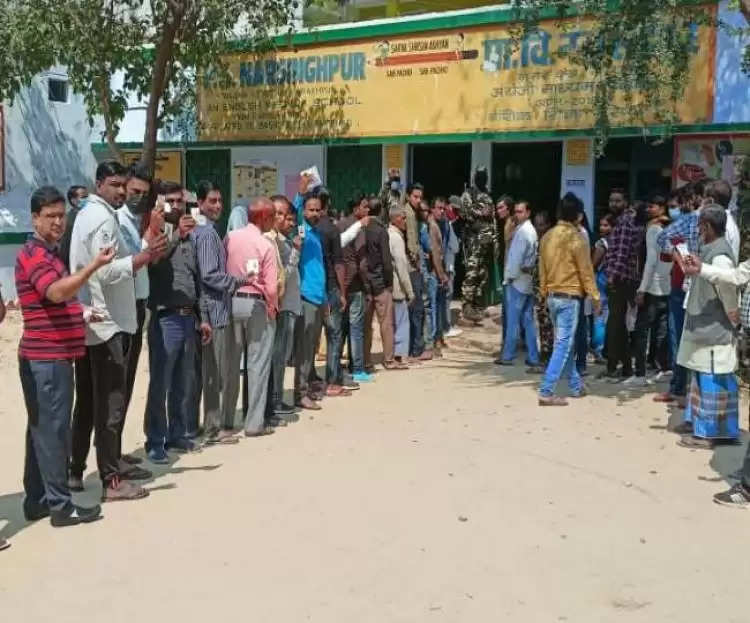 UP Election 2022 Voting : गोरखपुर में शाम पांच बजे तक पड़े 53.9 प्रत‍िशत मत, इस गांव से सबसे काम मतदान