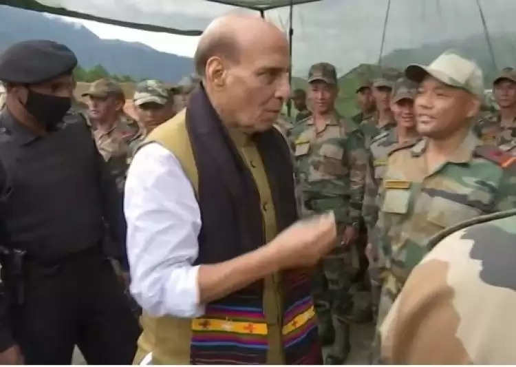 Arunachal Pradesh: रक्षा मंत्री राजनाथ सिंह पहुंचे दिबांग घाटी, सेना के जवानों ने गाया 'वंदे मातरम्'