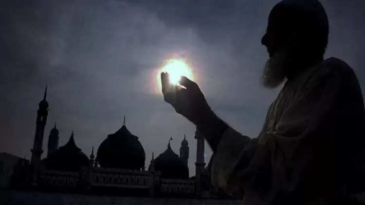 दिल्ली समेत देश के कई हिस्सों में नहीं दिखा रमज़ान का चांद, बुधवार को पहला रोज़ा