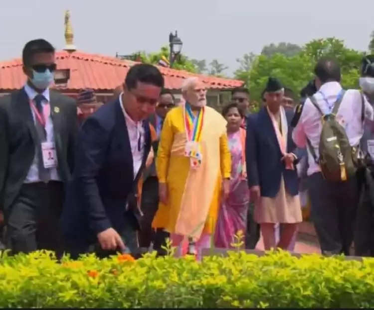 PM Modi Nepal : बुद्ध पूर्णिमा पर लुंबिनी पहुंचे पीएम मोदी, शेर बहादुर देउबा ने किया जोरदार स्वागत