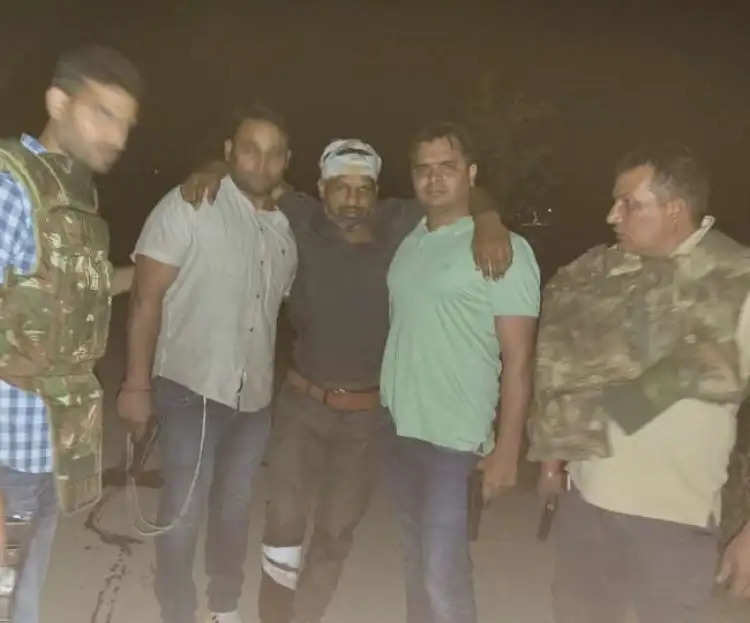 सहारनपुर मुठभेड़ में गोली लगने से इंस्‍पेक्‍टर और सिपाही घायल, पांच बदमाश गिरफ्तार