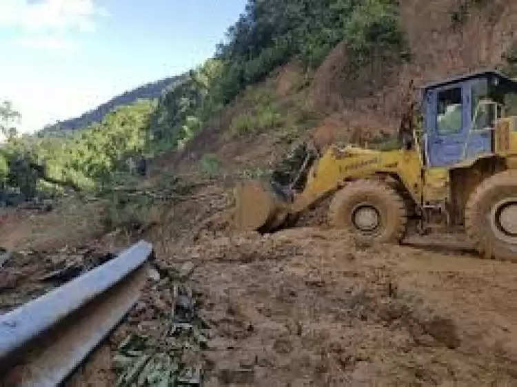हिमाचल में हादसा : चट्टानें गिरने से रोका गया बचाव कार्य , अब तक मिले 13 शव &nbsp;
