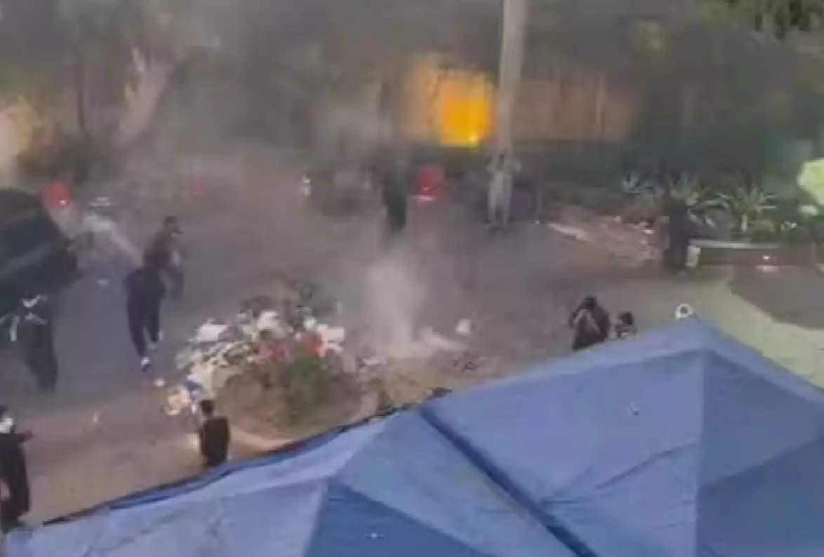 इमरान खान के समर्थकों और पुलिस के बीच झड़प,  हुई घेराबंदी