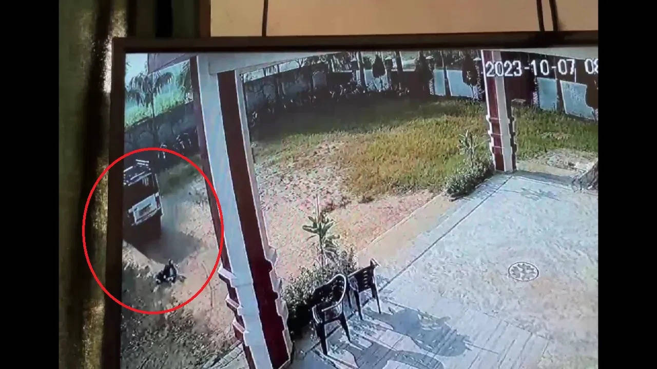 स्कूल वैन ने 4 साल की बच्ची को स्कूल में कुचला, CCTV में कैद हुई खौफनाक घटना