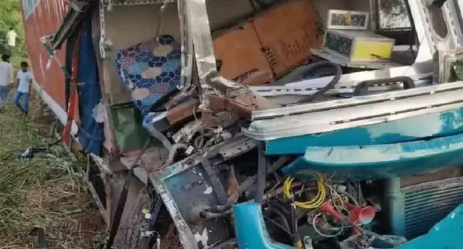 भरतपुर में भीषण सड़क हादसा, कंटेनर और ट्रैक्टर के बीच फंसी स्कूटी में चार की मौत