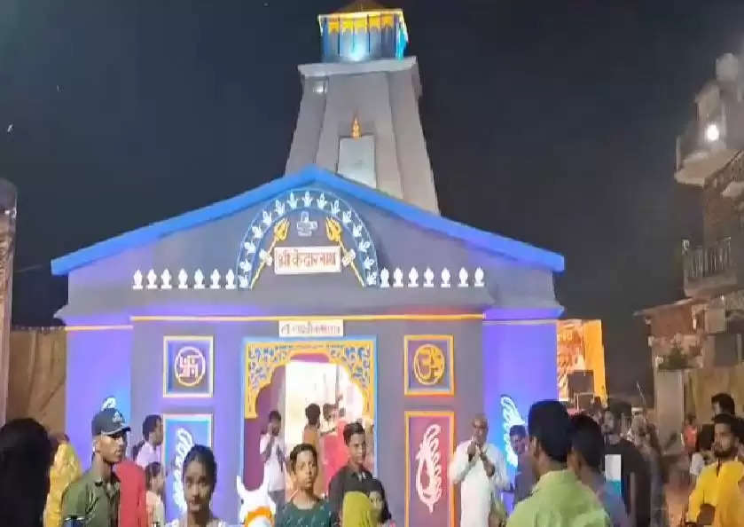 केदारनाथ धाम मंदिर के तर्ज पर बनाया गया दुर्गा पंडाल,दर्शकों के लिए बना आकर्षण का केंद्र