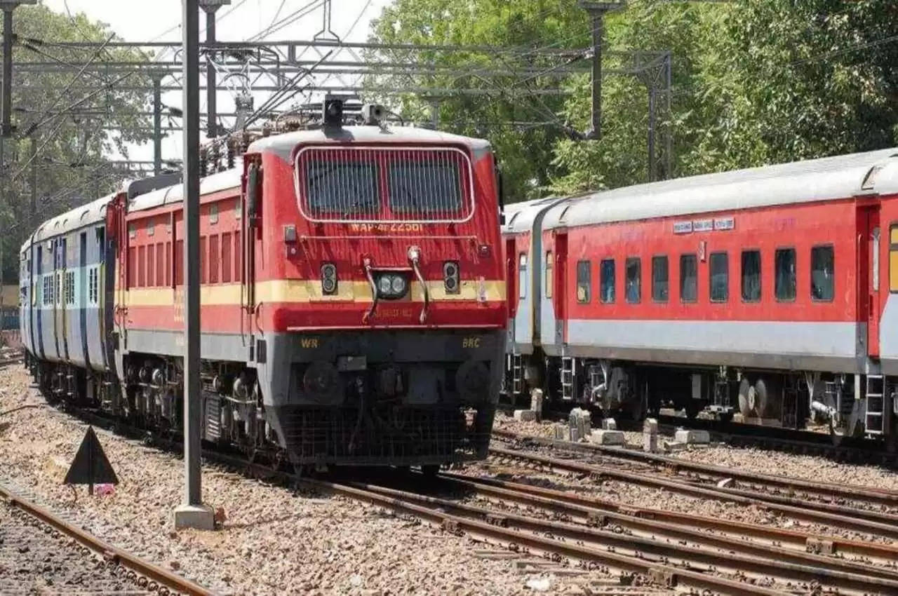UP : पुरुषोत्तम एक्सप्रेस को बम से उड़ाने की धमकी, आजमगढ़ में 4 घंटे तक रुकी ट्रेन