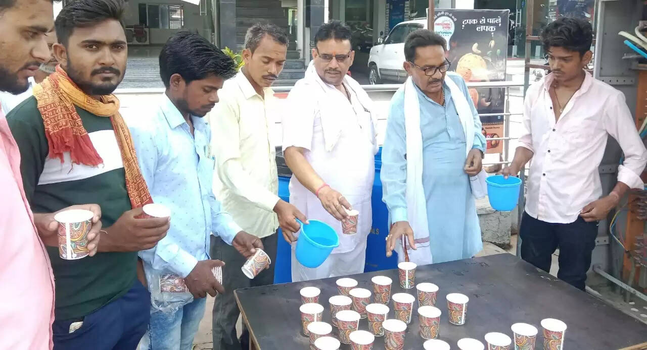 अषाढ़ी अमावस्या में मंदाकिनी में डुबकी लगा की परिक्रमा