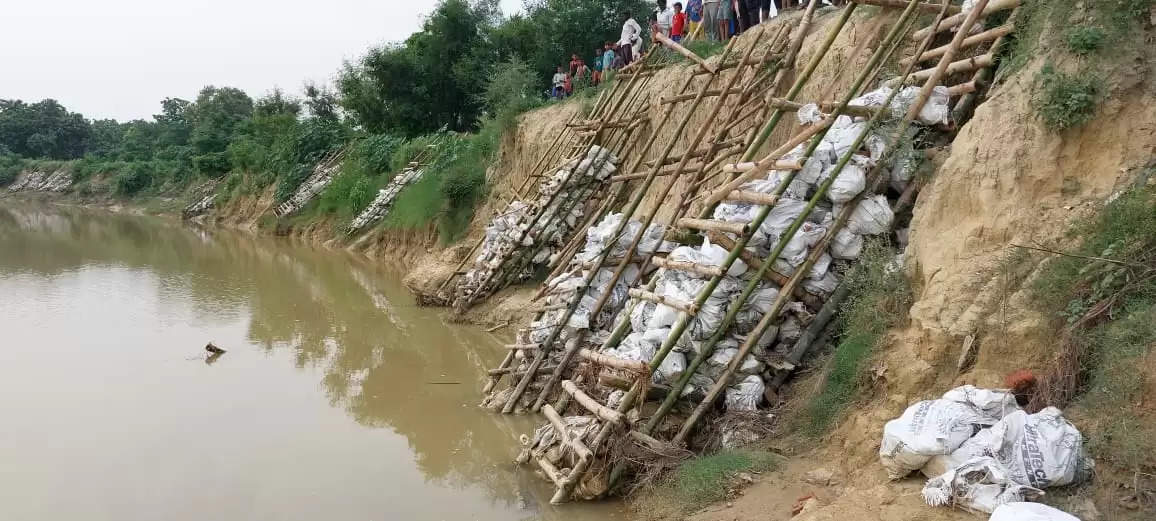 बारिश के मौसम मे भयंकर बाढ त्रासदी, सैकडो एकड कृषि योग्य भूमि कटकर नाले मे हुई समाहित