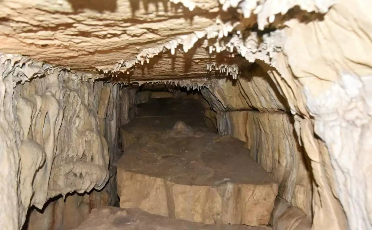  तीर्थ नगरी चित्रकूट के गुप्त गोदावरी में निकली तीसरी गुफा