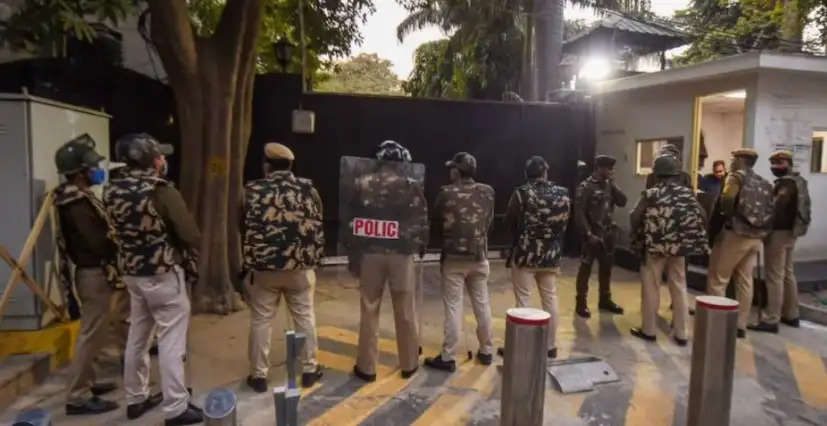 दिल्ली CM केजरीवाल के घर को पुलिस ने चारो तरफ से बंद किया, जानिए वजह 