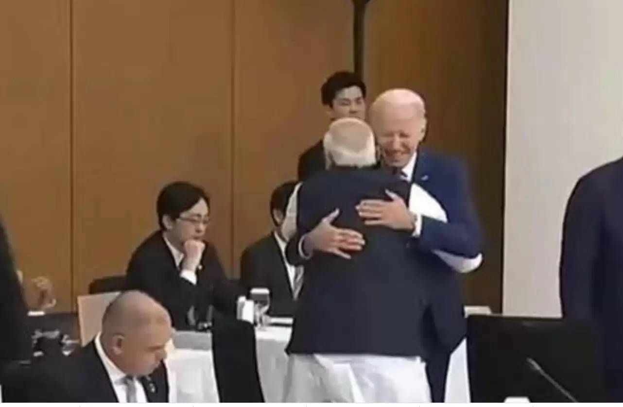 G7 Summit: जापान में PM मोदी के पास खुद चलकर आए अमेरिकी राष्ट्रपति बाइडेन, गर्मजोशी से लगाया गले