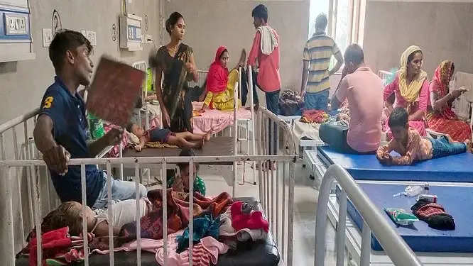 बुखार से लखीमपुर के आठ मरीजों की मौत, जिला अस्पताल में 70 से अधिक भर्ती