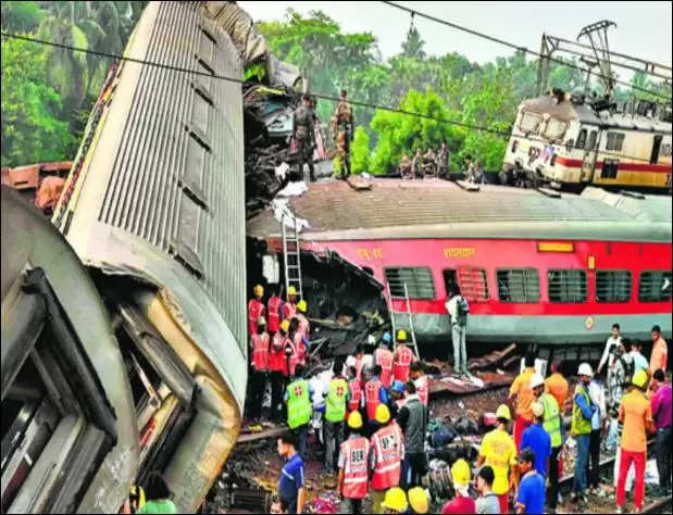 उत्तर प्रदेश के गोंडा में हुए ट्रेन हादसे की आंखों देखी एक घायल ने बयां की, पुलिस जांच में लोको पायलट का दावा भी खारिज जानिए 