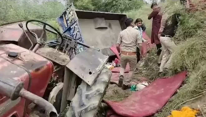 Agra : नहर में गिरी ग्रामीणों से भरी ट्रैक्टर-ट्रॉली, दो बच्चों सहित तीन की मौत